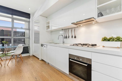 Light-Filled Beachside Apartment In Trendy Area - South Australia Travel 2