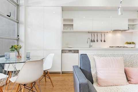 Light-Filled Beachside Apartment In Trendy Area - South Australia Travel 3