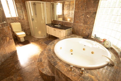 Luxuary Self-contained Living With Spa. - South Australia Travel 0