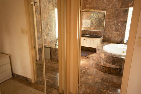 Luxuary Self-contained Living With Spa. - South Australia Travel 1