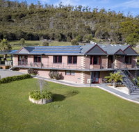 Luxury 6 Bedroom Home with Pool and Spa - South Australia Travel