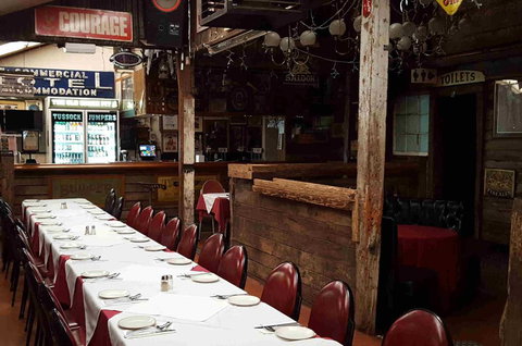 Madden's Commercial Hotel - South Australia Travel 1