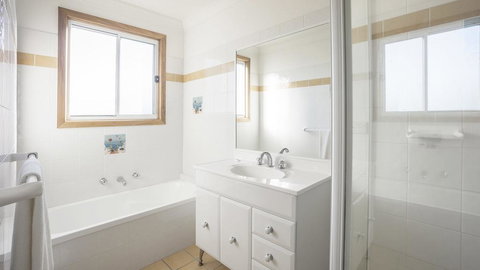 Matron Porter Dr 149 - South Australia Travel 1