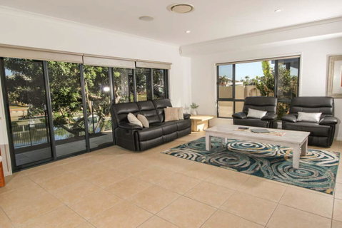 Maureen Waterfront Beach House - South Australia Travel 3