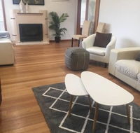Melbourne delightful  comfortable home. Sleeps 10. Walk to train. 17 km from CBD. - South Australia Travel