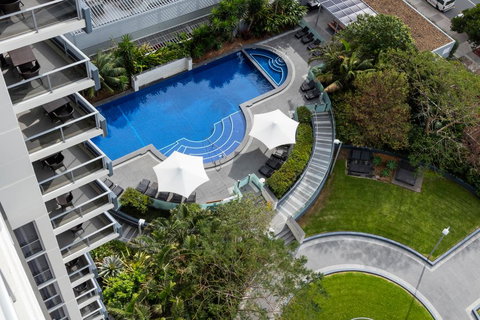 Meriton Suites Broadbeach - South Australia Travel 0
