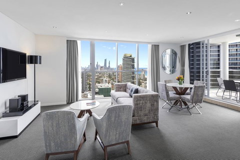 Meriton Suites Broadbeach - South Australia Travel 1