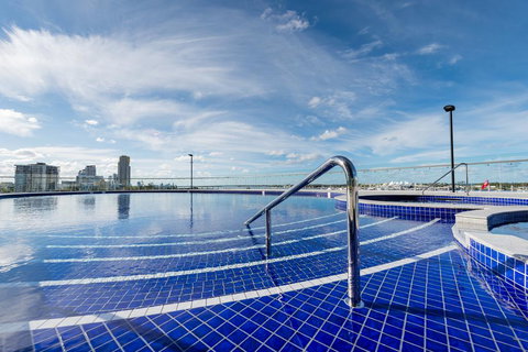 Meriton Suites Southport - South Australia Travel 2