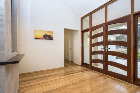 Metricup House - Elegant Country Retreat - South Australia Travel 3