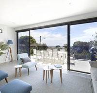 Mills Beach Retreat Luxury Family Retreat with hydrotherapy spa opposite beach walk to village - South Australia Travel