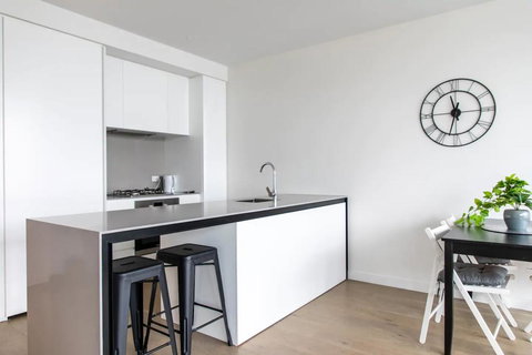 Modern 1 Bedroom Apartment With Rooftop Terrace And Spa - South Australia Travel 3