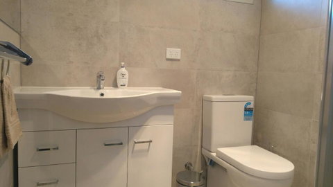 Modern 4-Bedroom House Near Singleton CBD Hunter Valley - South Australia Travel 1