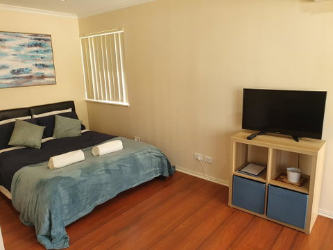 Modern Cosy Studio Close To QEH + Adelaide CBD + Airport + Beaches - South Australia Travel 0