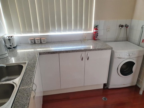 Modern Cosy Studio Close To QEH + Adelaide CBD + Airport + Beaches - South Australia Travel 3