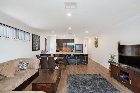 Modern Luxury At Christies Beach - South Australia Travel 3