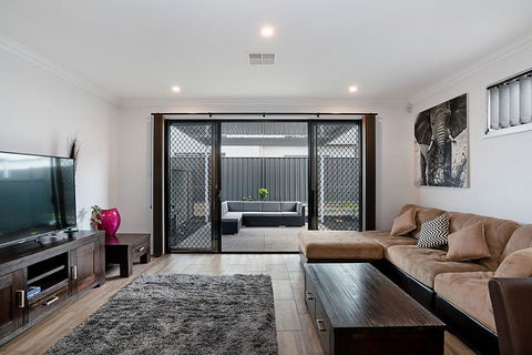 Modern Luxury At Christies Beach - South Australia Travel 2