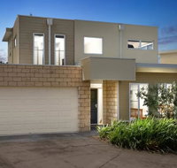 Modern Peaceful Beach Location - Secure Parking - South Australia Travel