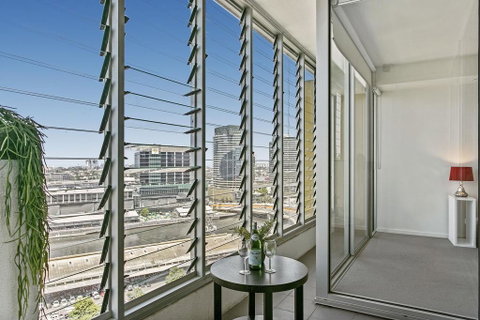 Modern Two Bedroom Apartment In Melbourne CBD - South Australia Travel 3
