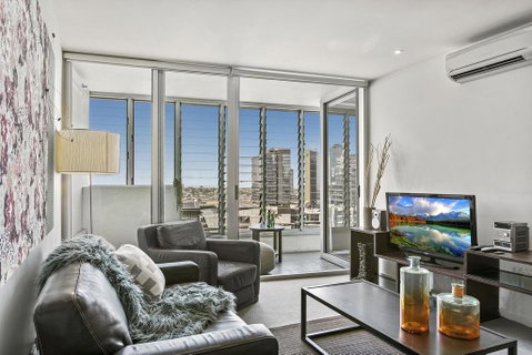 Modern Two Bedroom Apartment In Melbourne CBD - South Australia Travel 0