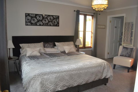 Mulberry Cottage Unique B&B Accommodation - South Australia Travel 0