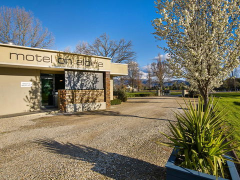Myrtleford Motel On Alpine - South Australia Travel 1