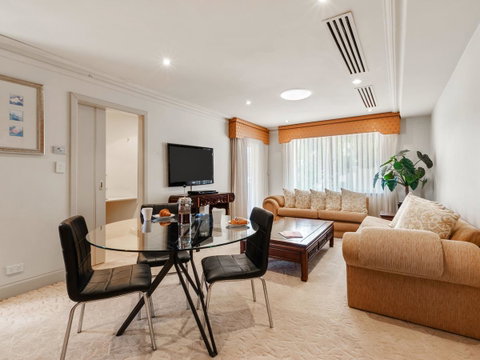 The Peninsula Riverside Serviced Apartments - South Australia Travel 9