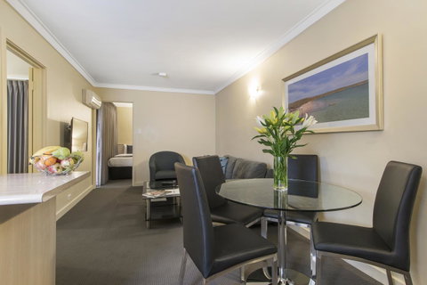 The Peninsula Riverside Serviced Apartments - South Australia Travel 20