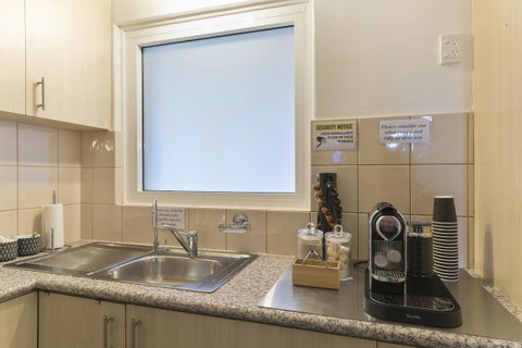 The Peninsula Riverside Serviced Apartments - South Australia Travel 37