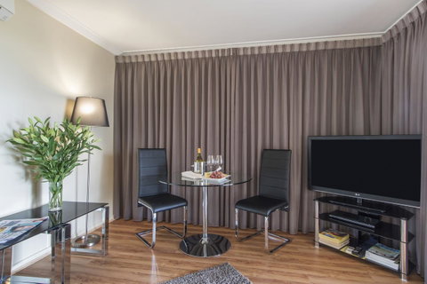 The Peninsula Riverside Serviced Apartments - South Australia Travel 21
