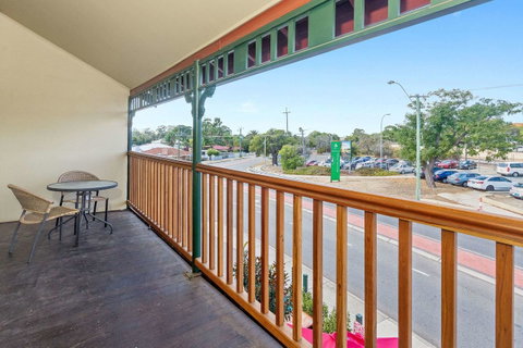 Quality Hotel Bayswater - South Australia Travel 13