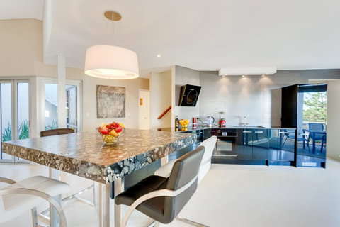 Cottesloe Contemporary Villa - South Australia Travel 3