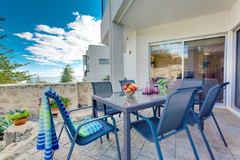 Cottesloe Contemporary Villa - South Australia Travel 14
