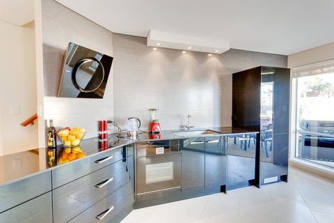 Cottesloe Contemporary Villa - South Australia Travel 12