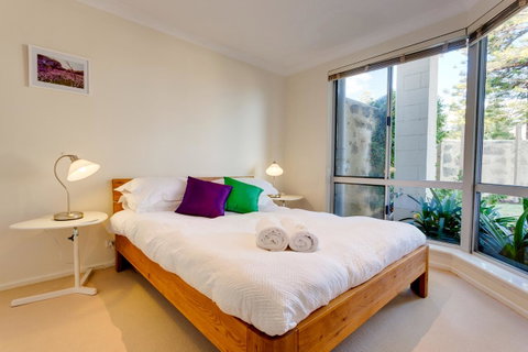 Cottesloe Contemporary Villa - South Australia Travel 10
