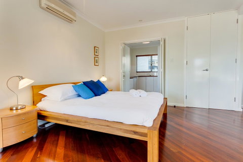 Cottesloe Contemporary Villa - South Australia Travel 13