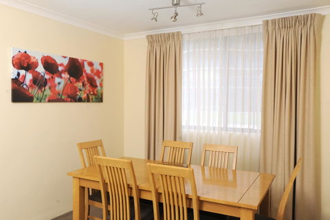 Lodestar Waterside Apartments - South Australia Travel 32