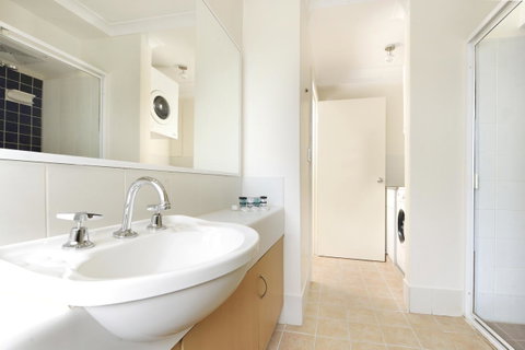 Lodestar Waterside Apartments - South Australia Travel 34