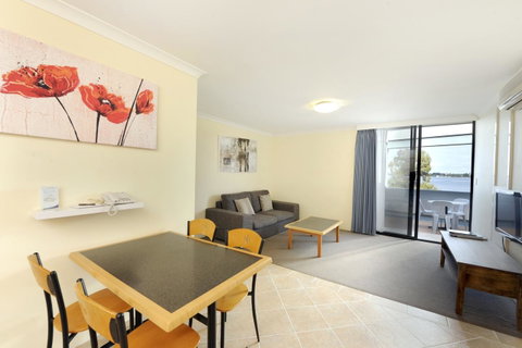 Lodestar Waterside Apartments - South Australia Travel 21