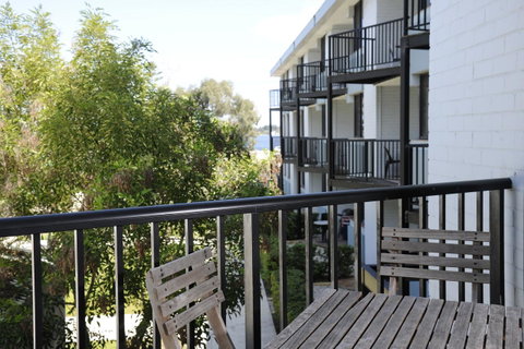 Lodestar Waterside Apartments - South Australia Travel 36