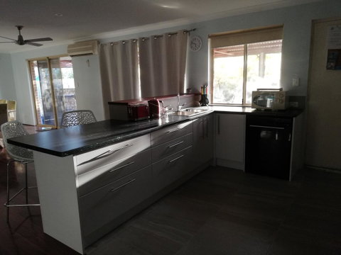 Beach Place @ Leeman - South Australia Travel 5