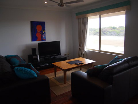 Beach Place @ Leeman - South Australia Travel 8