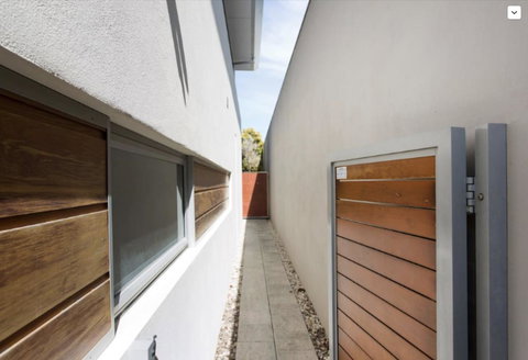 Adele's Luxury South Beach Apartment With King Bed - South Australia Travel 22