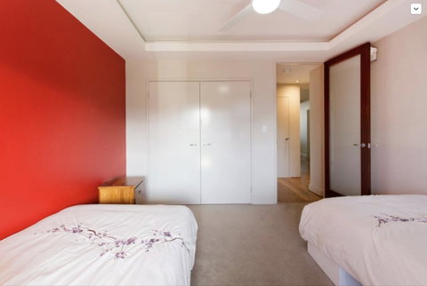 Adele's Luxury South Beach Apartment With King Bed - South Australia Travel 8