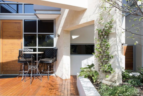 Adele's Luxury South Beach Apartment With King Bed - South Australia Travel 21