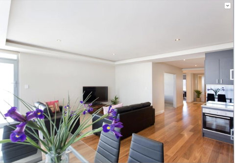 Adele's Luxury South Beach Apartment With King Bed - South Australia Travel 9