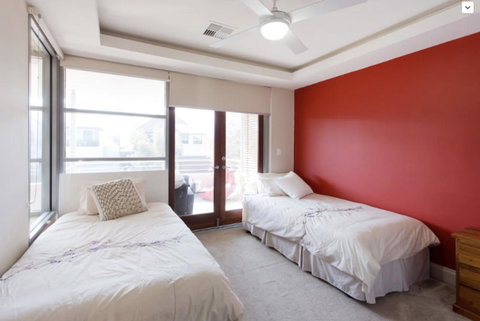 Adele's Luxury South Beach Apartment With King Bed - South Australia Travel 7