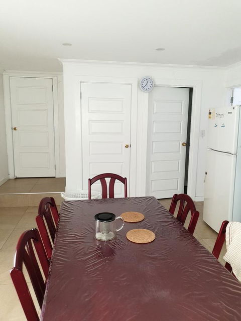 DIANELLA Budget Rooms Happy Place To Stay - South Australia Travel 10