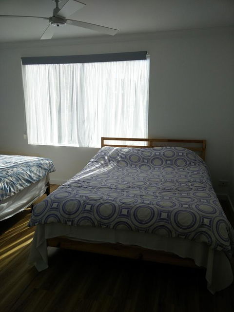 DIANELLA Budget Rooms Happy Place To Stay - South Australia Travel 14