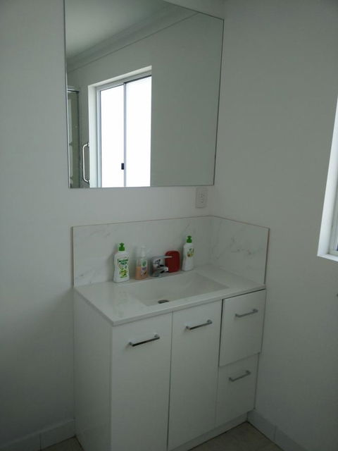 DIANELLA Budget Rooms Happy Place To Stay - South Australia Travel 11