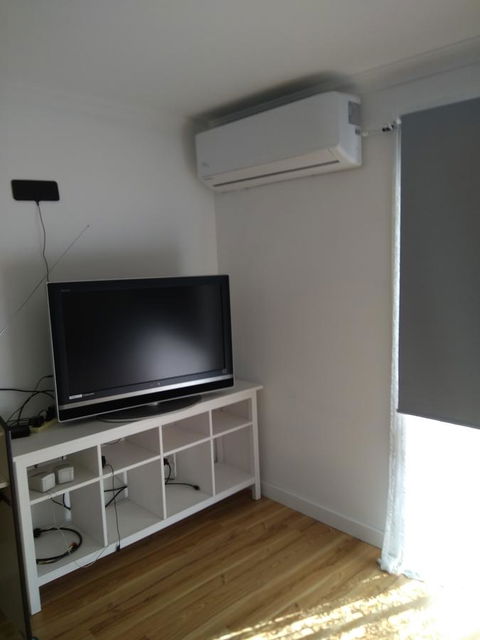 DIANELLA Budget Rooms Happy Place To Stay - South Australia Travel 32